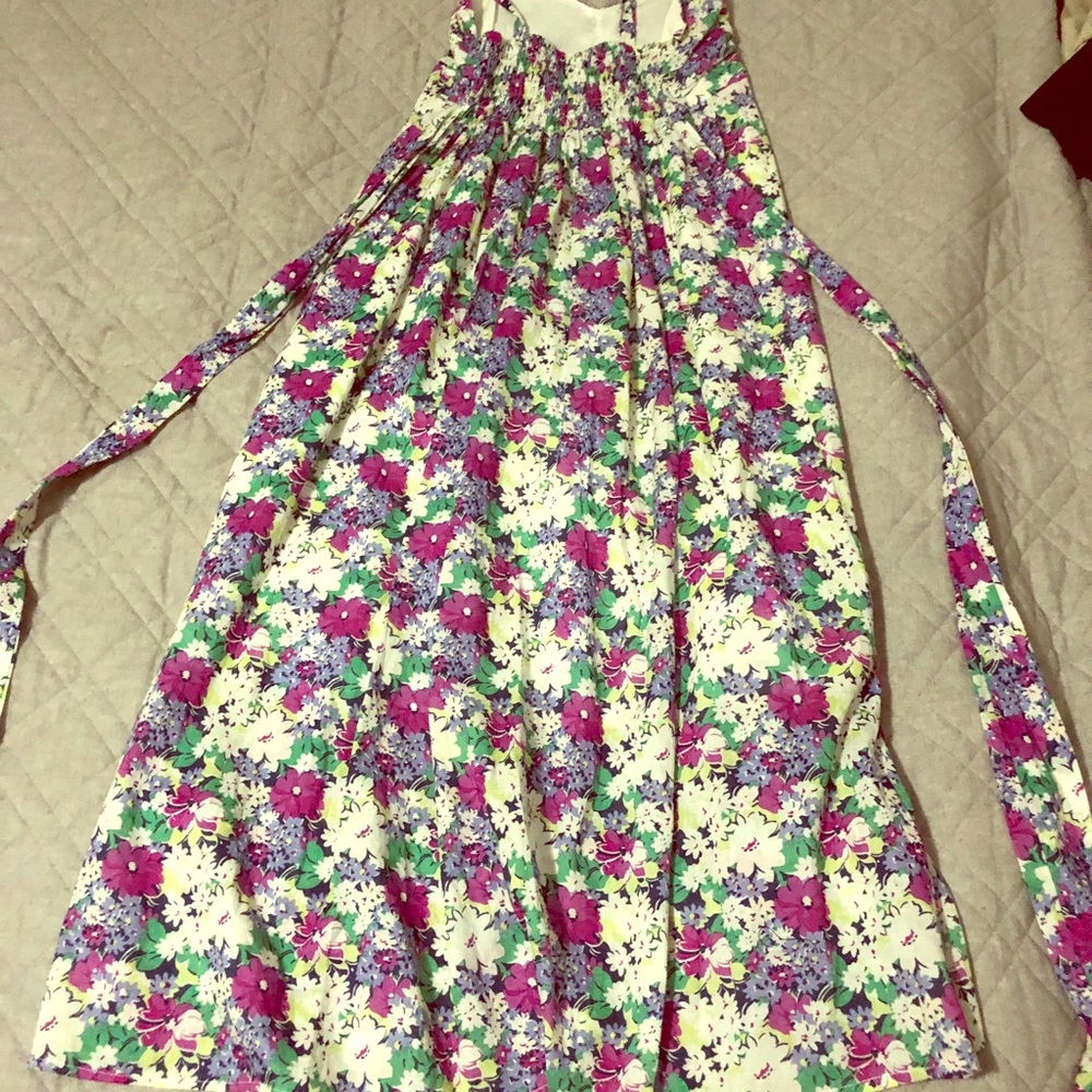 Beautiful flower dress!